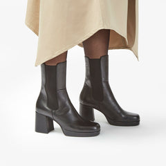 Pique Up Black Leather