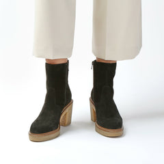 Colden Up Black Suede