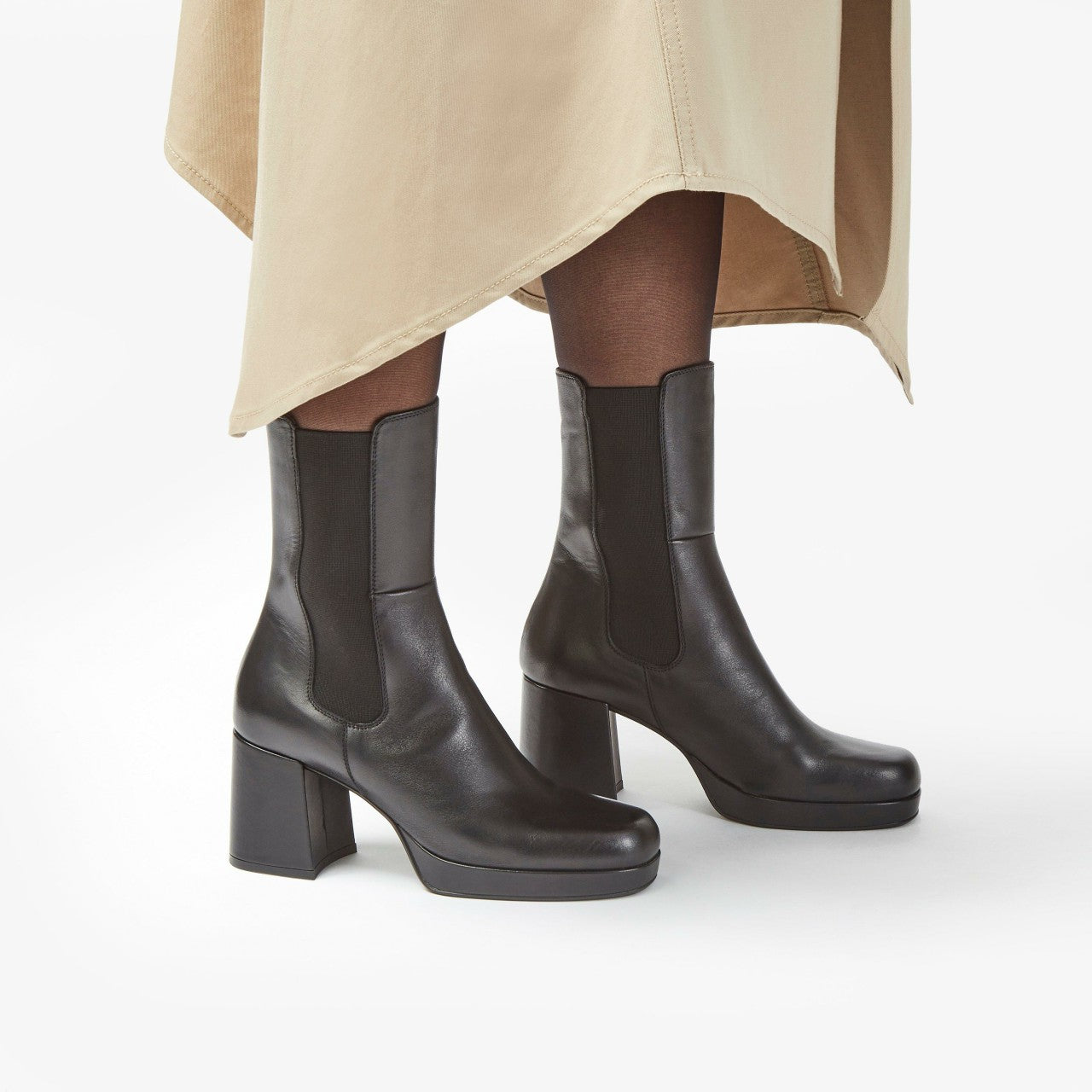 Pique Up Black Leather