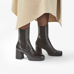 Pique Up Black Leather