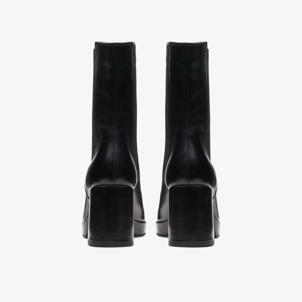 Pique Up Black Leather