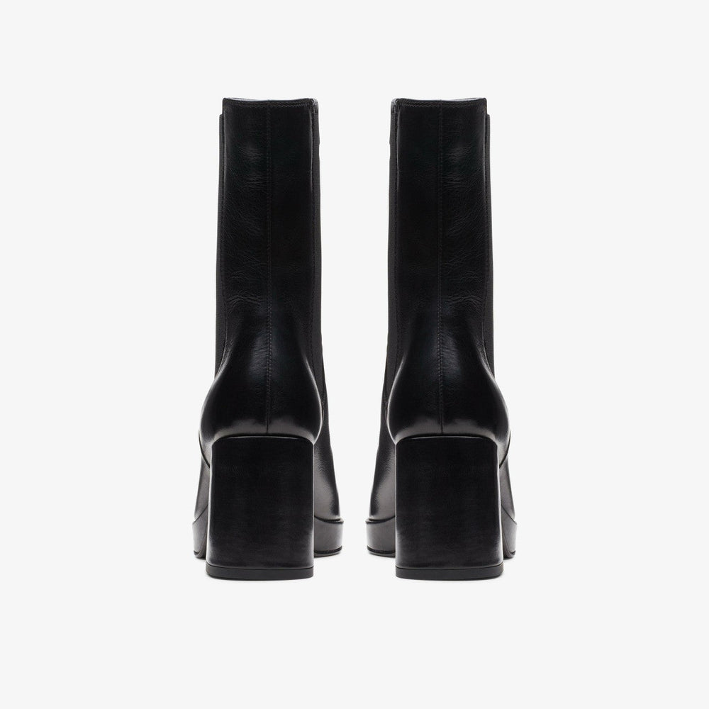 Pique Up Black Leather