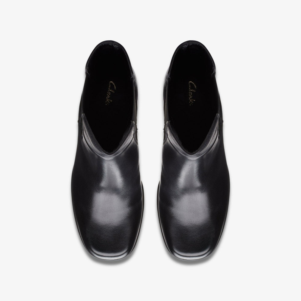 Pique Up Black Leather