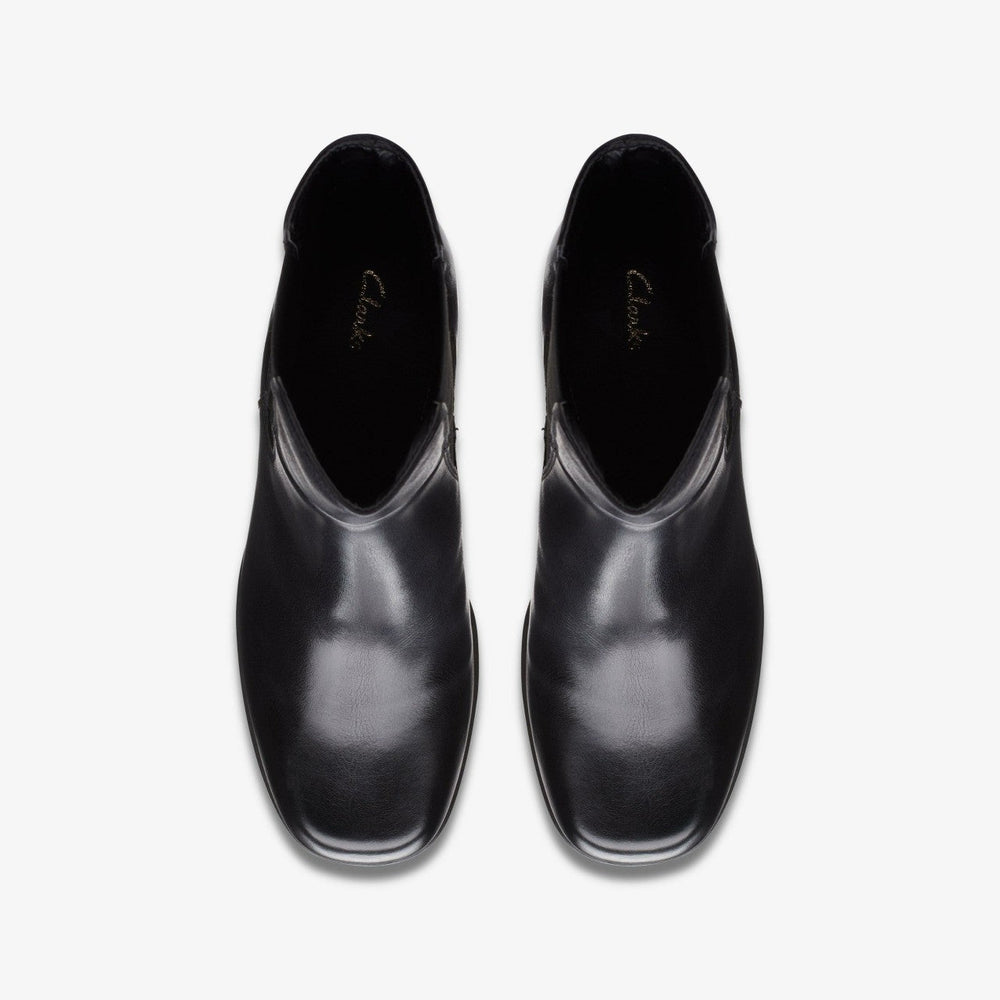 Pique Up Black Leather