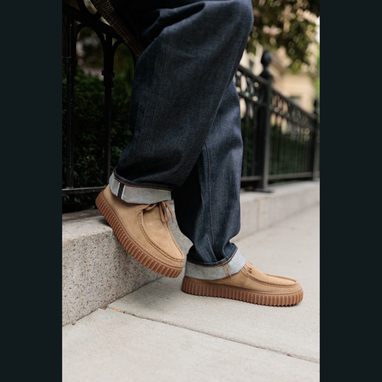 Torhill Lo Dark Sand Suede