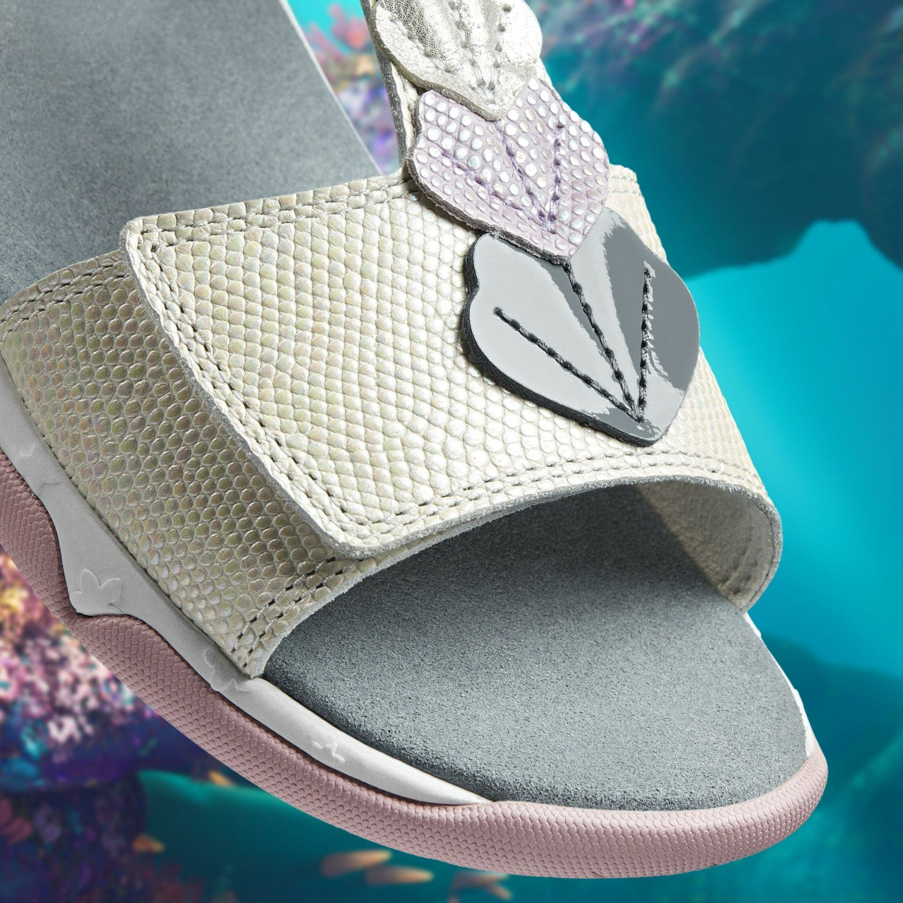 Osian Charm Kid White