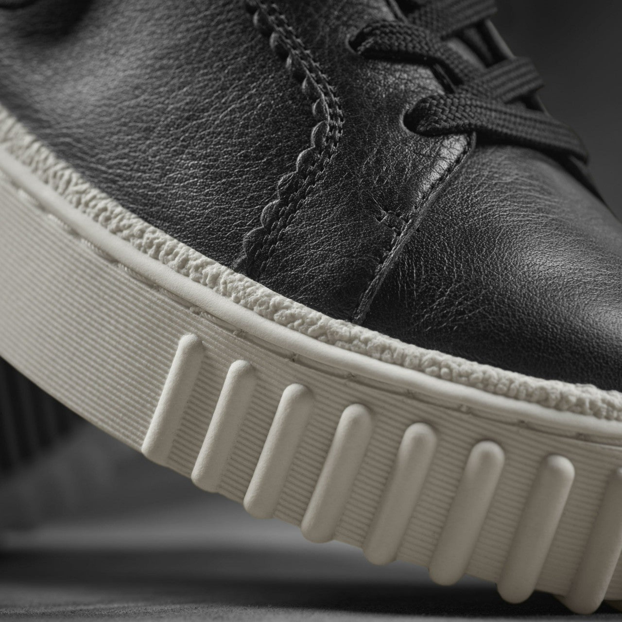 Mayhill Walk Black Leather