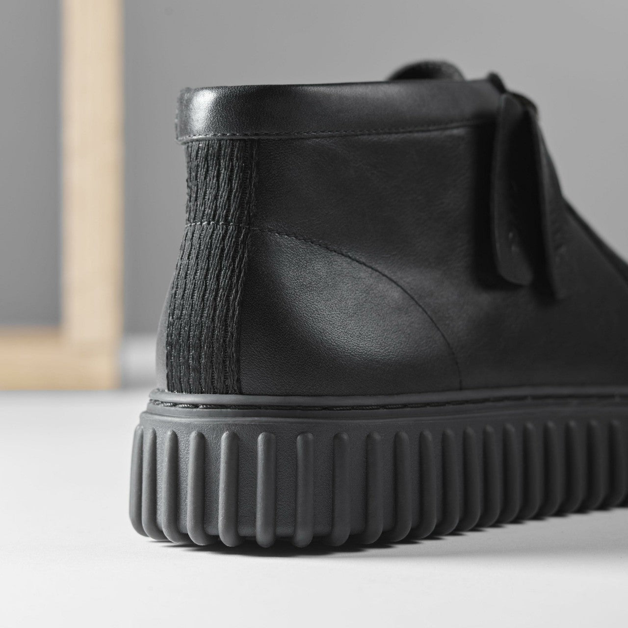 Torhill Hi Black Leather