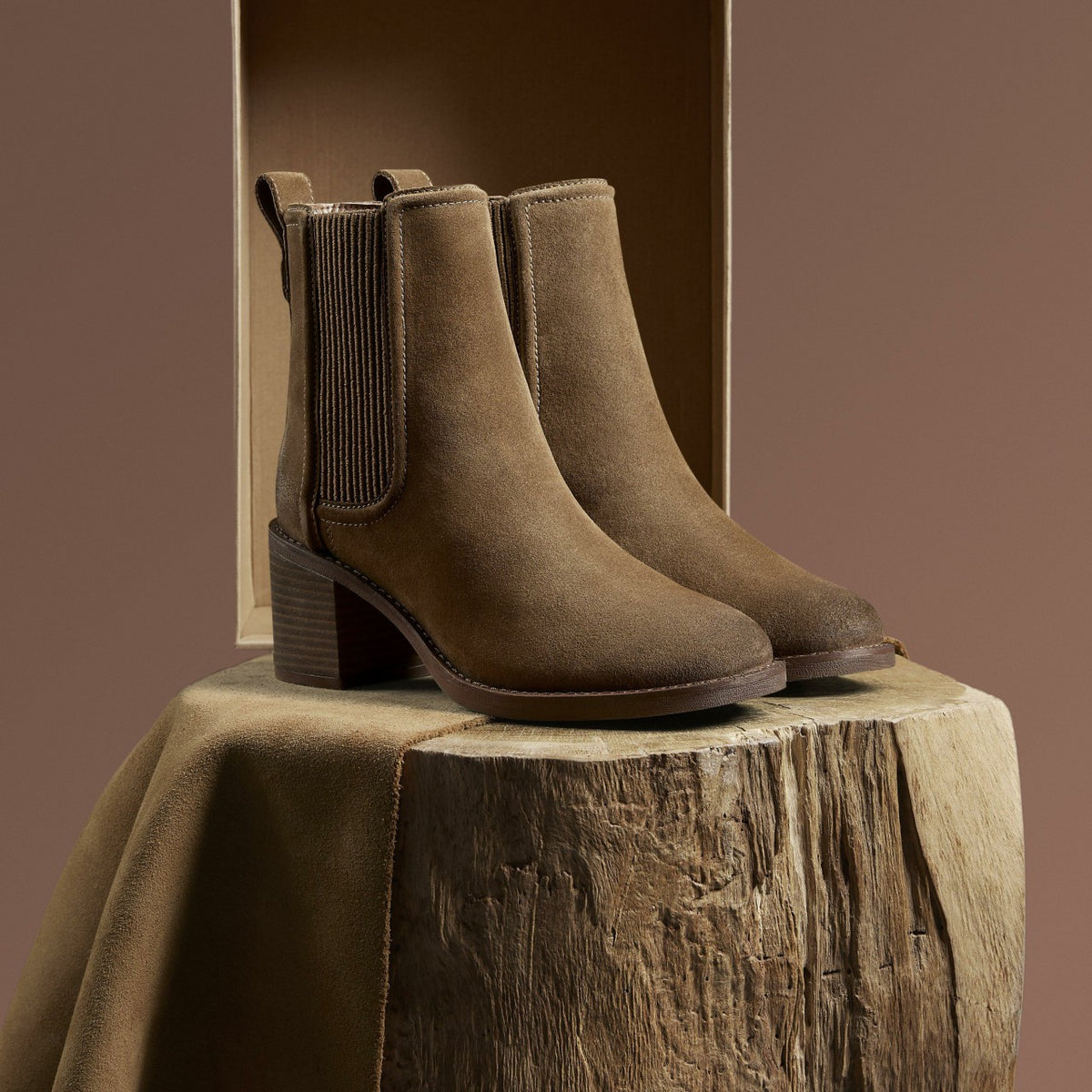 Chamberly Top Walnut Suede