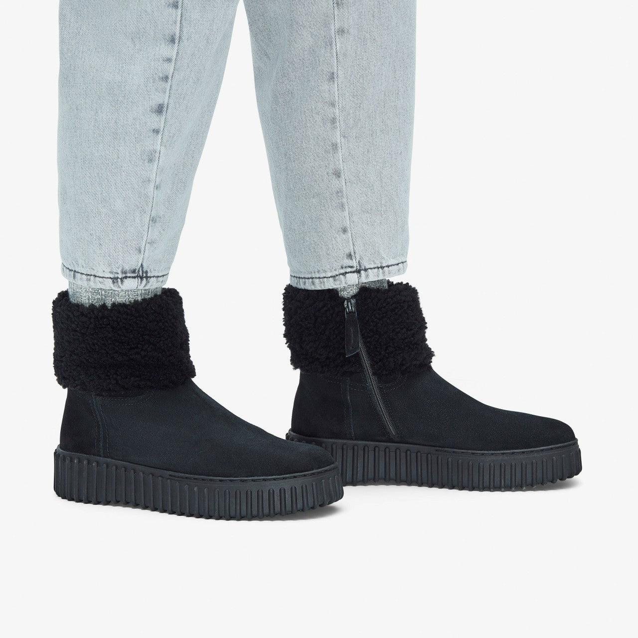 Torhill Turn Black Warmlined Suede