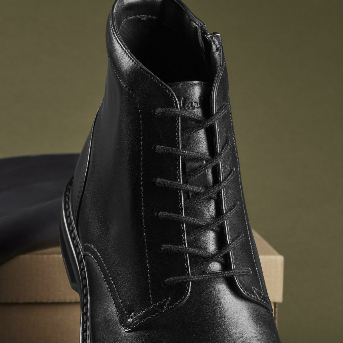 Aldwin Cap Black Leather