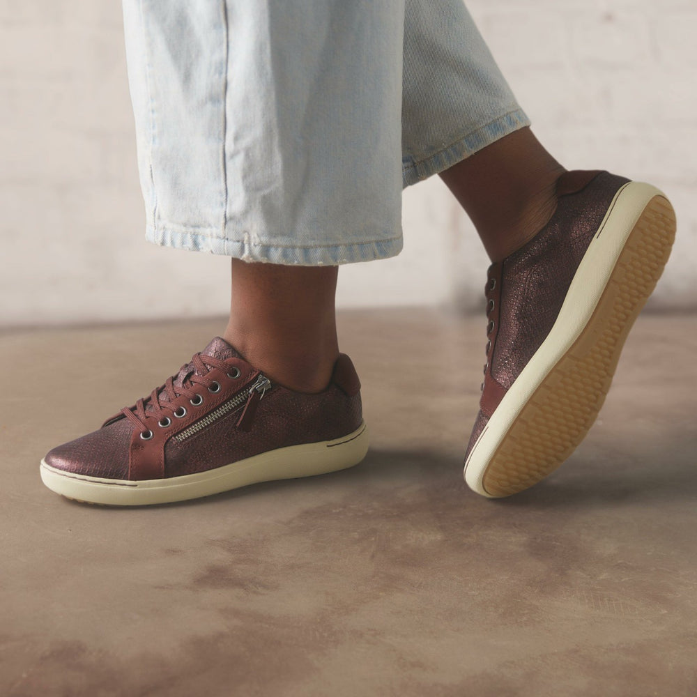 Nalle Lace Wine Interest Leather