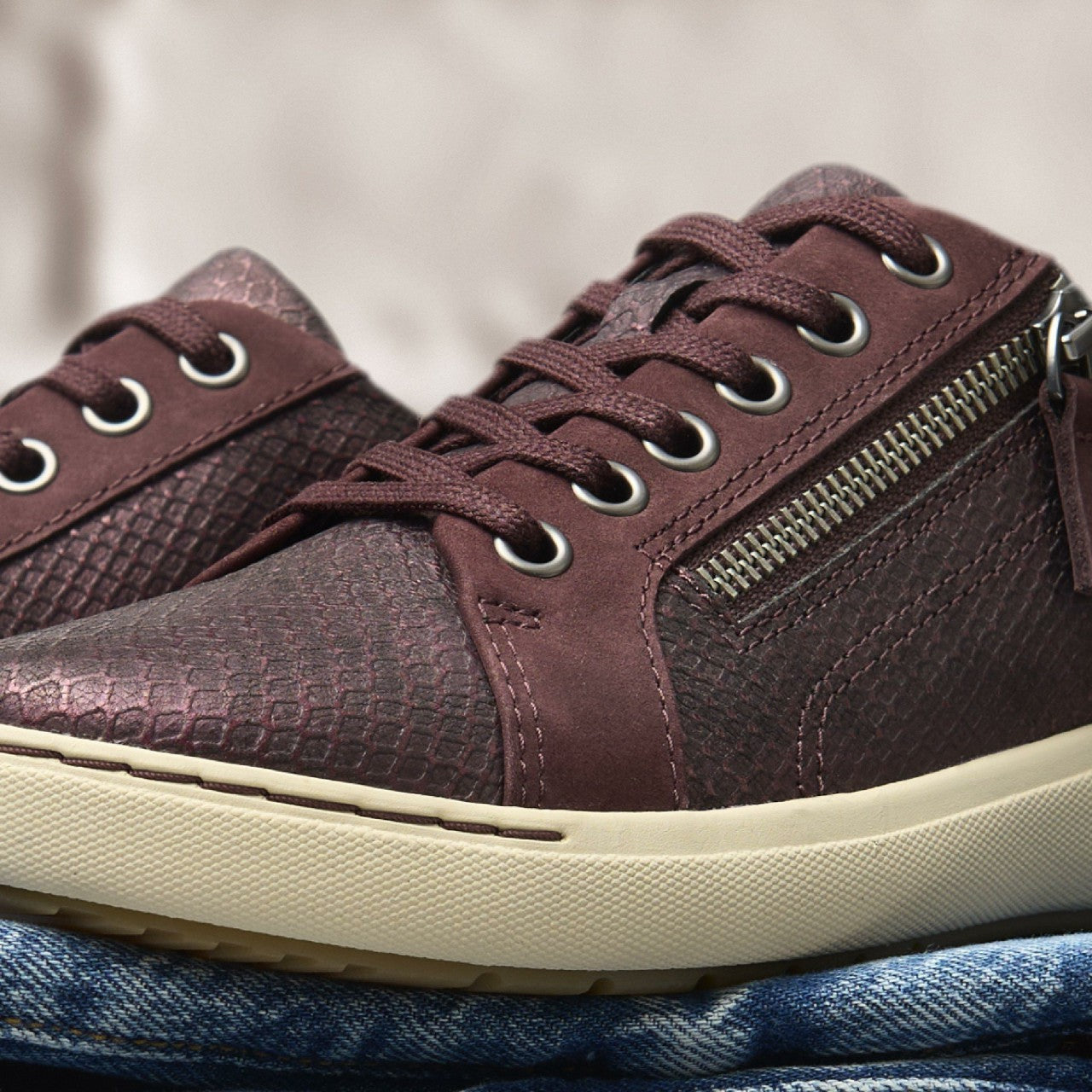 Nalle Lace Wine Interest Leather