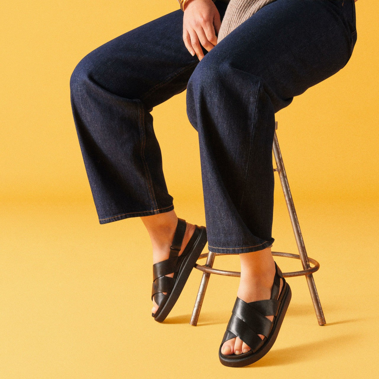 Aristella Sun Black Leather