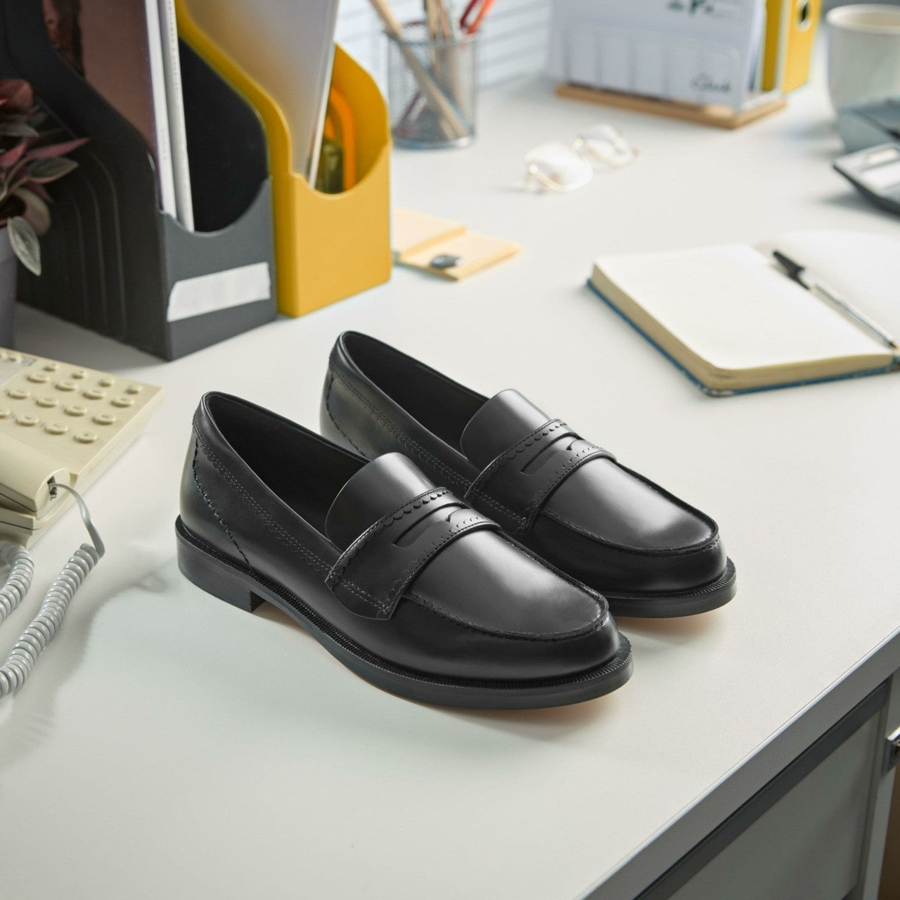 Straven Edge Black Leather