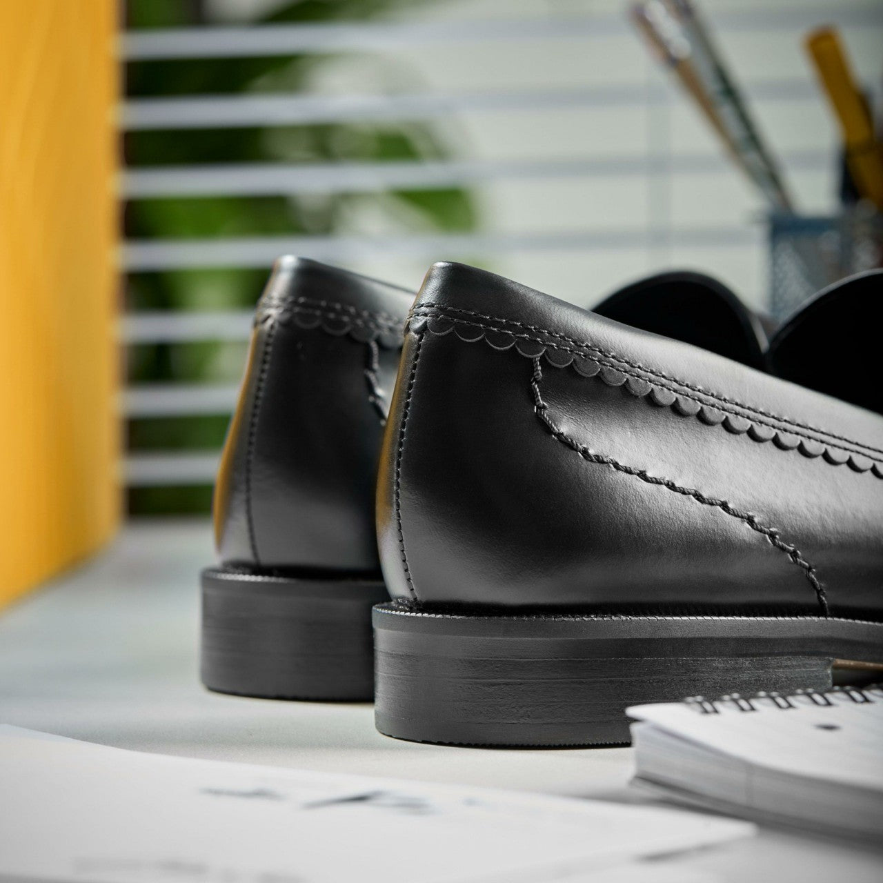 Straven Edge Black Leather