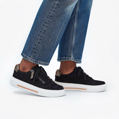 Hollyhock Zip Black Nubuck