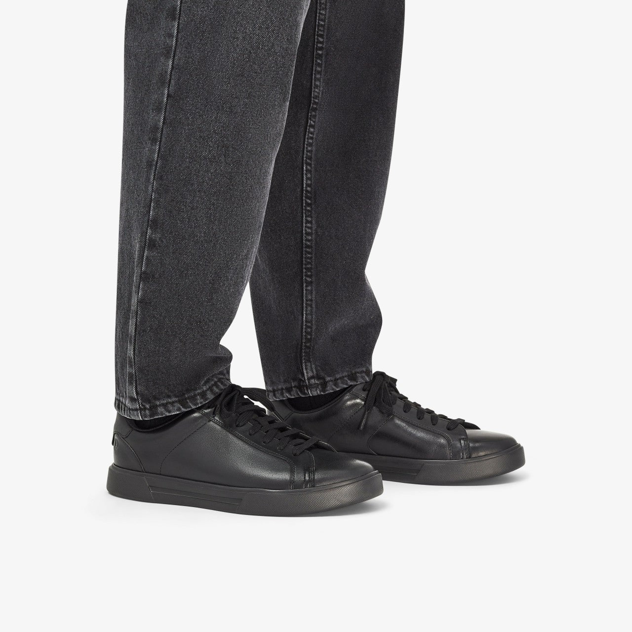 Romsey Lace Black Leather