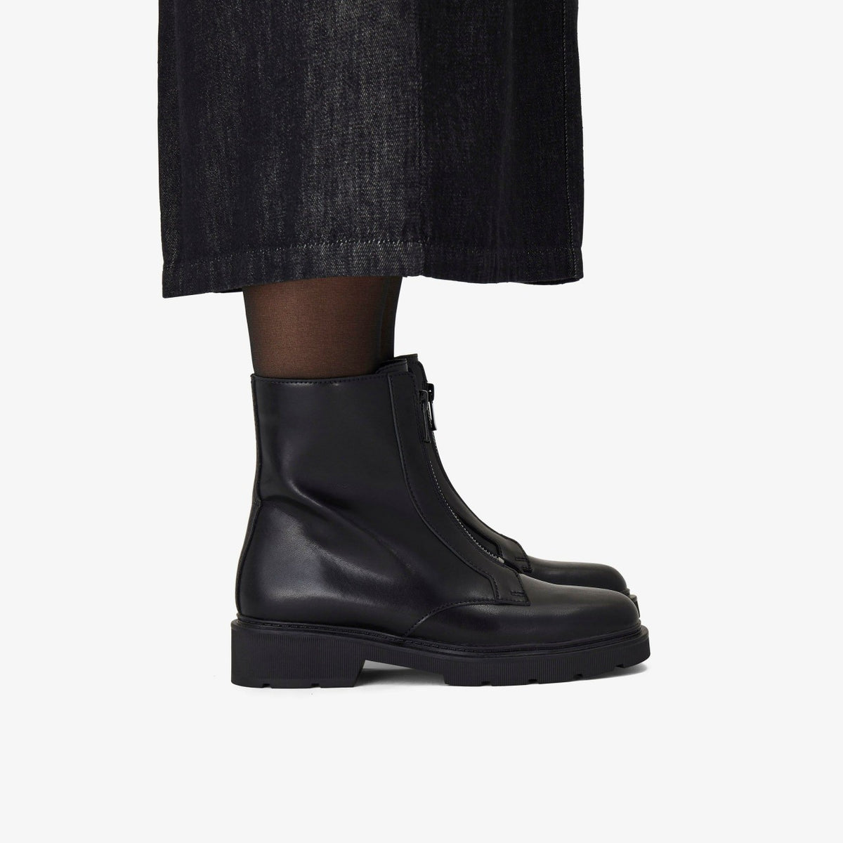 Lauryl Zip Black Leather