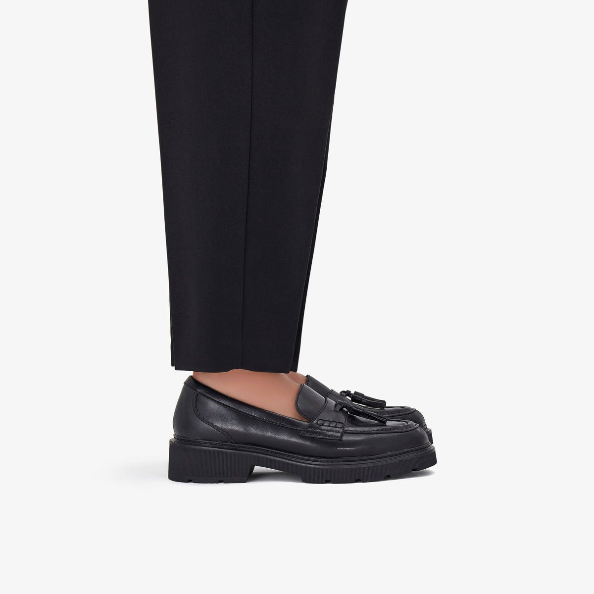 Lauryl Tassel Black Leather
