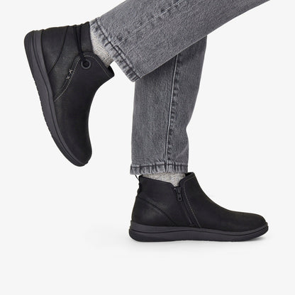 Brinkley Derby Black