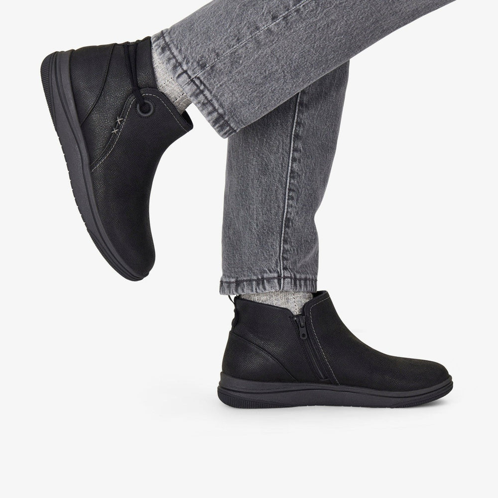 Brinkley Derby Black